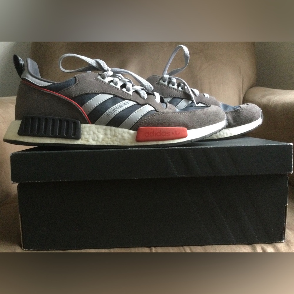 Men’s Adidas Boston SuperxR1 Sneakers Size 10.5